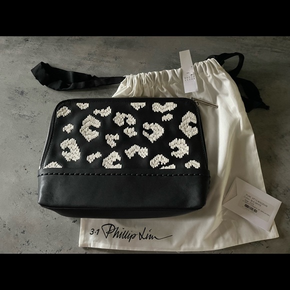 Phillip Lim NWT black and white clutch with zipper… original dust bag - Picture 9 of 10